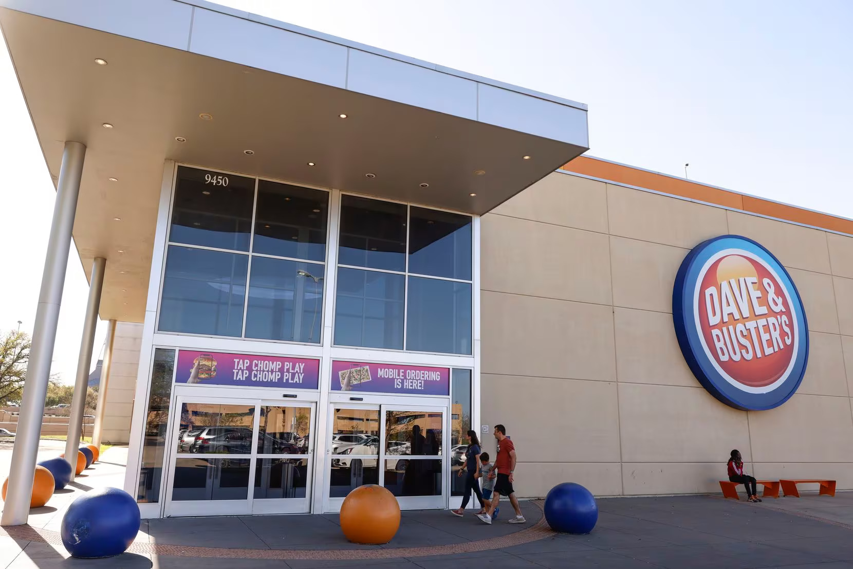 Dave & Buster’s lowers interest rates along with other companies on sub-investment-grade debt in response to market trends. 

Image Source: The Dallas Morning News 