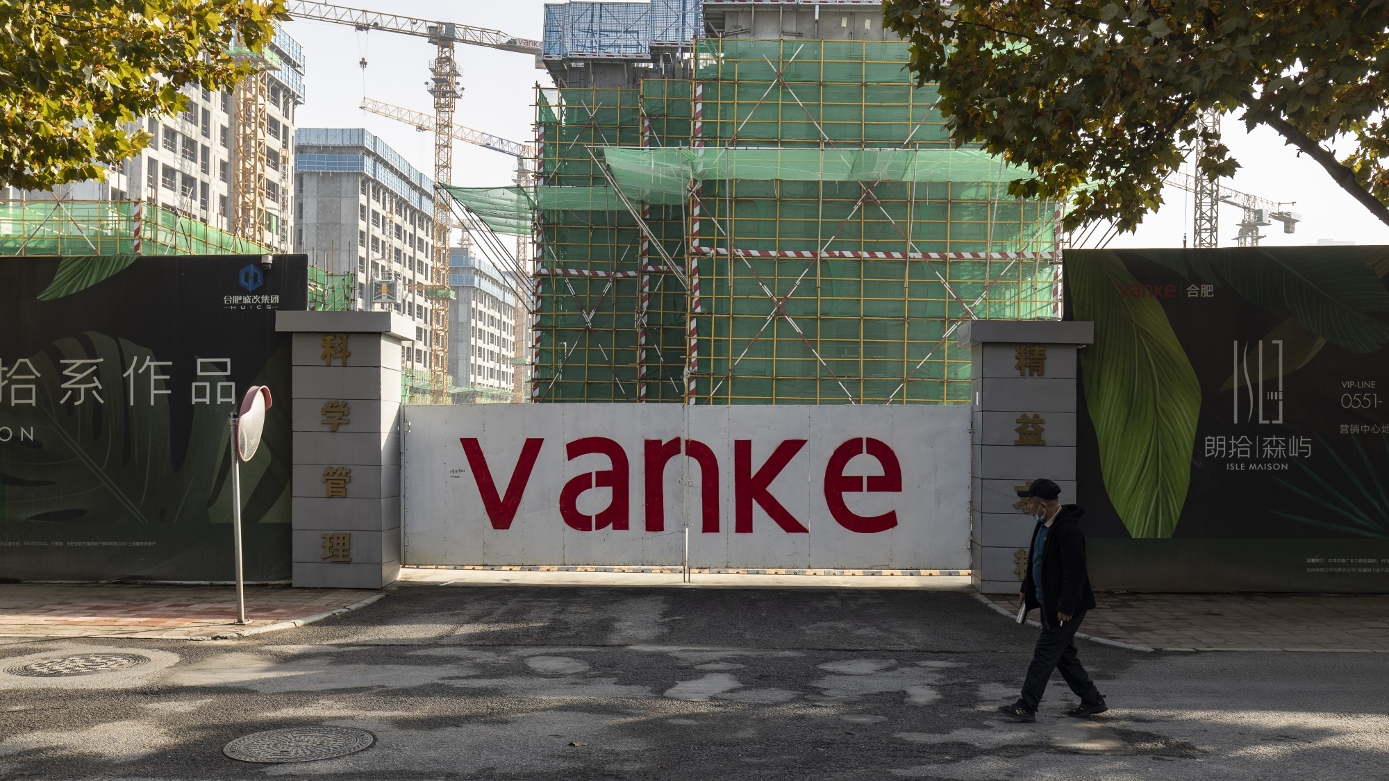 Vanke's stocks and bonds faced notable sell-off pressure last week, triggered by reports of financial strain, prompting requests for debt maturity extensions from investors. 

Image Source: Bloomberg 